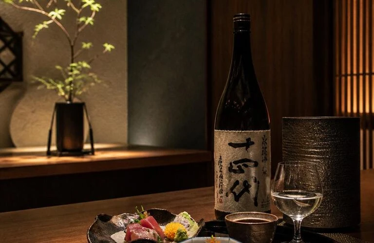 プライベート感満載。上質な和食と日本酒のペアリングを楽しむ至福のひと時