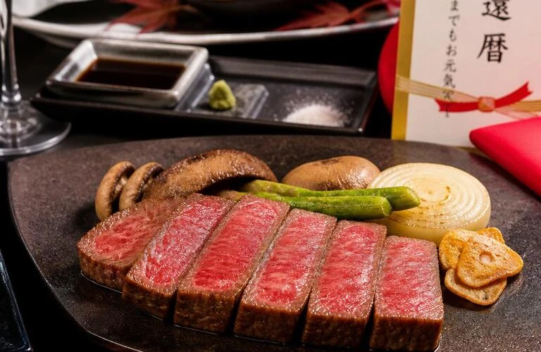 還暦祝いには特別な料理を。大阪で味わう絶品和牛ステーキ