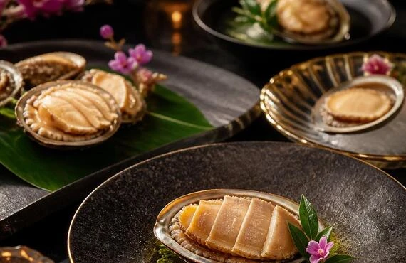 特別な日を更に特別に。鮑料理で彩る贅沢なグルメデートを。