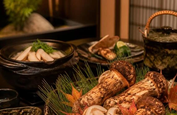 秋の味覚、松茸を贅沢に楽しむひととき。特別な時間を北新地で。