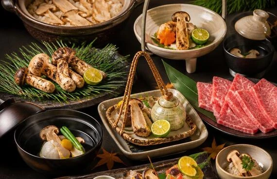 大切な瞬間を彩る、松茸と和牛の億万石コースで心温まる接待を