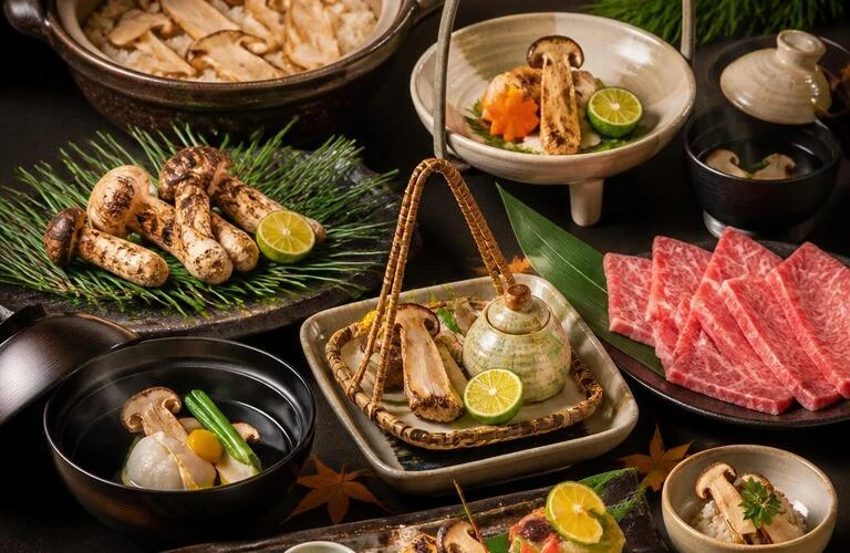 大切な瞬間を彩る、松茸と和牛の億万石コースで心温まる接待を