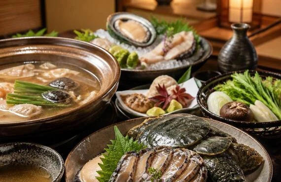 北新地の個室で味わう、贅沢なスッポンと鮑の心尽くし