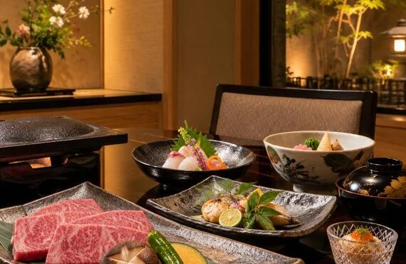 北新地の接待を、和牛と旬の美味で格別なひとときに。個室で心ほどける、よし留のおもてなし。
